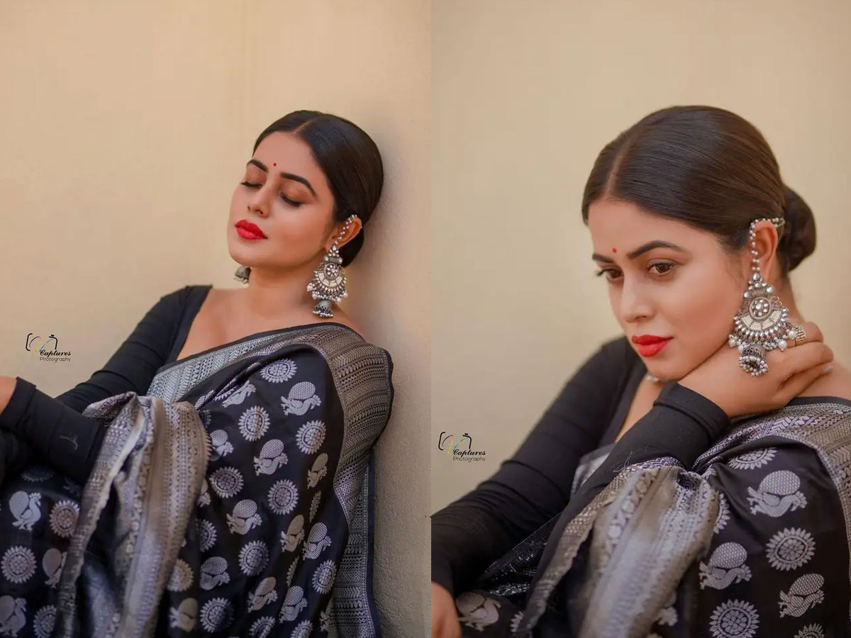 పరధ్యానంలోను.. పూర్ణ పరువాల విందు