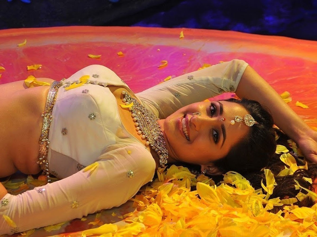 “లిప్ లాక్ కు రెడీనే, కానీ…’’ అంటోన్న ప్రగ్యా జైస్వాల్!