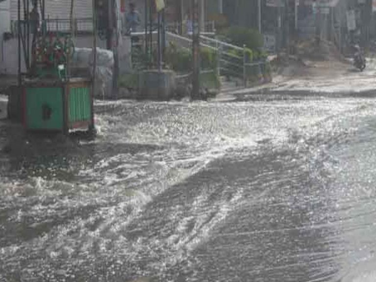 తెలుగు రాష్ట్రాలకు వాన గండం.. అప్రమత్తమైన అధికారులు