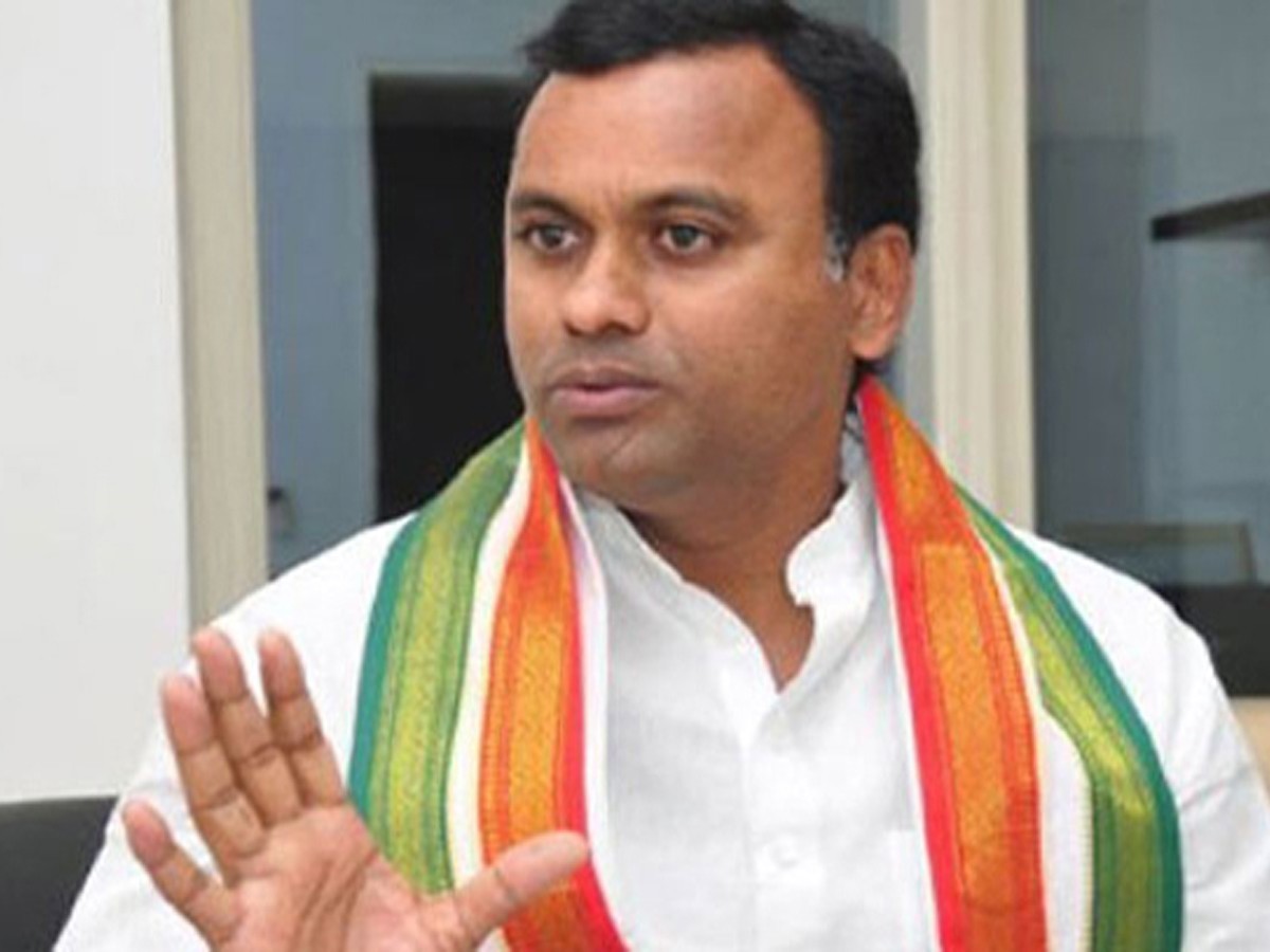 Komatireddy Raj Gopal Reddy : కేసీఆర్, కేటీఆర్‌ల పదవులు కాంగ్రెస్ పార్టీ భిక్ష