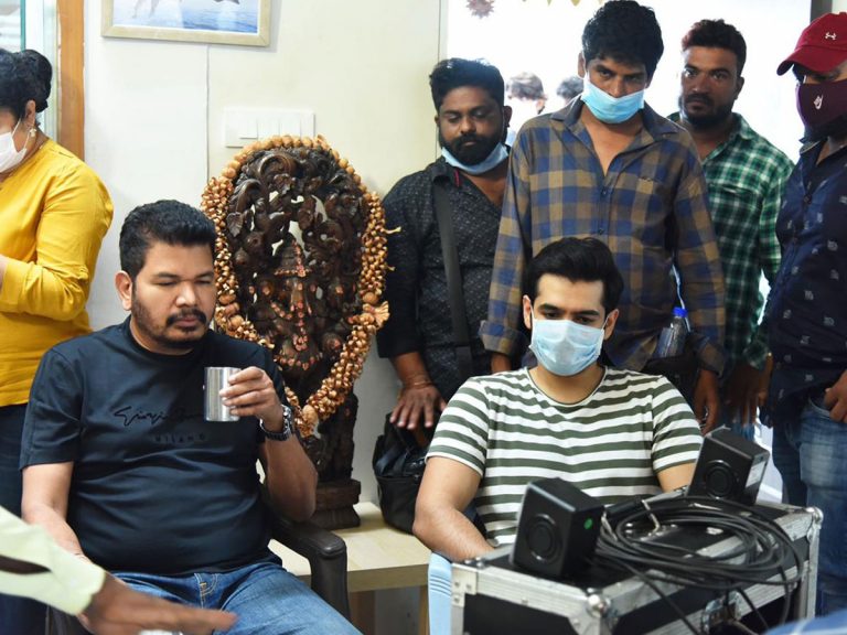 రామ్, లింగుస్వామి సెట్ లో డైరెక్టర్ శంకర్