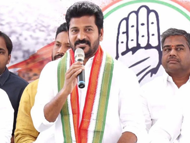 కేసీఆర్ నీళ్ల లొల్లి సృష్టించి.. లబ్ది పొందాలని చూస్తున్నారు: రేవంత్