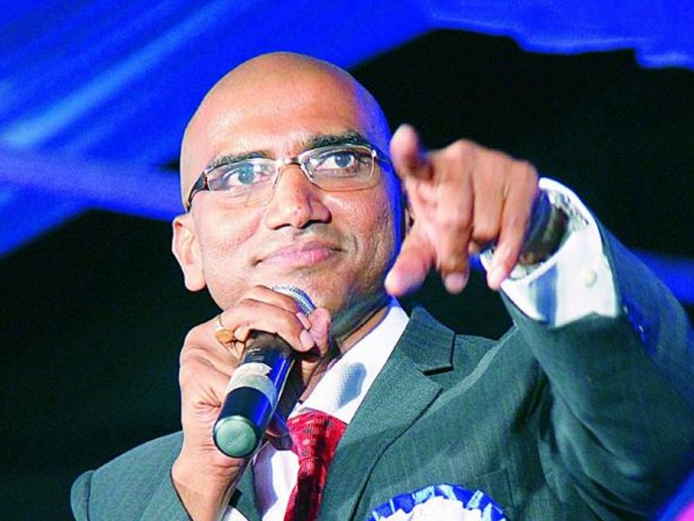 ఐపీఎస్ అధికారి ఆర్ఎస్ ప్రవీణ్ కుమార్ రాజీనామా