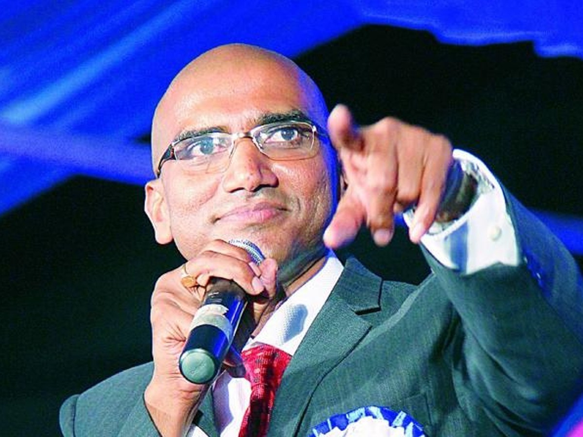 ఐపీఎస్ అధికారి ఆర్ఎస్ ప్రవీణ్ కుమార్ రాజీనామా