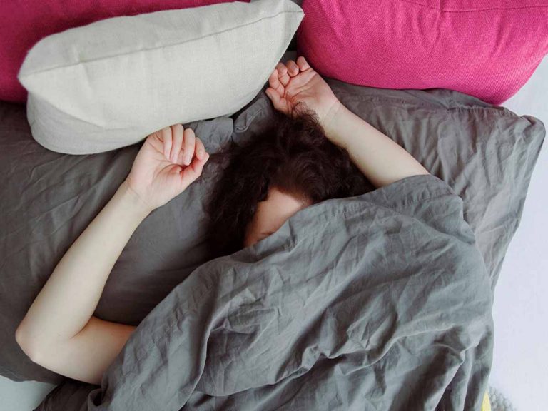 విచిత్రమైన గ్రామం:  రోజుల త‌ర‌బ‌డి నిద్ర‌లో గ్రామ‌స్తులు… లేచిన వెంట‌నే…