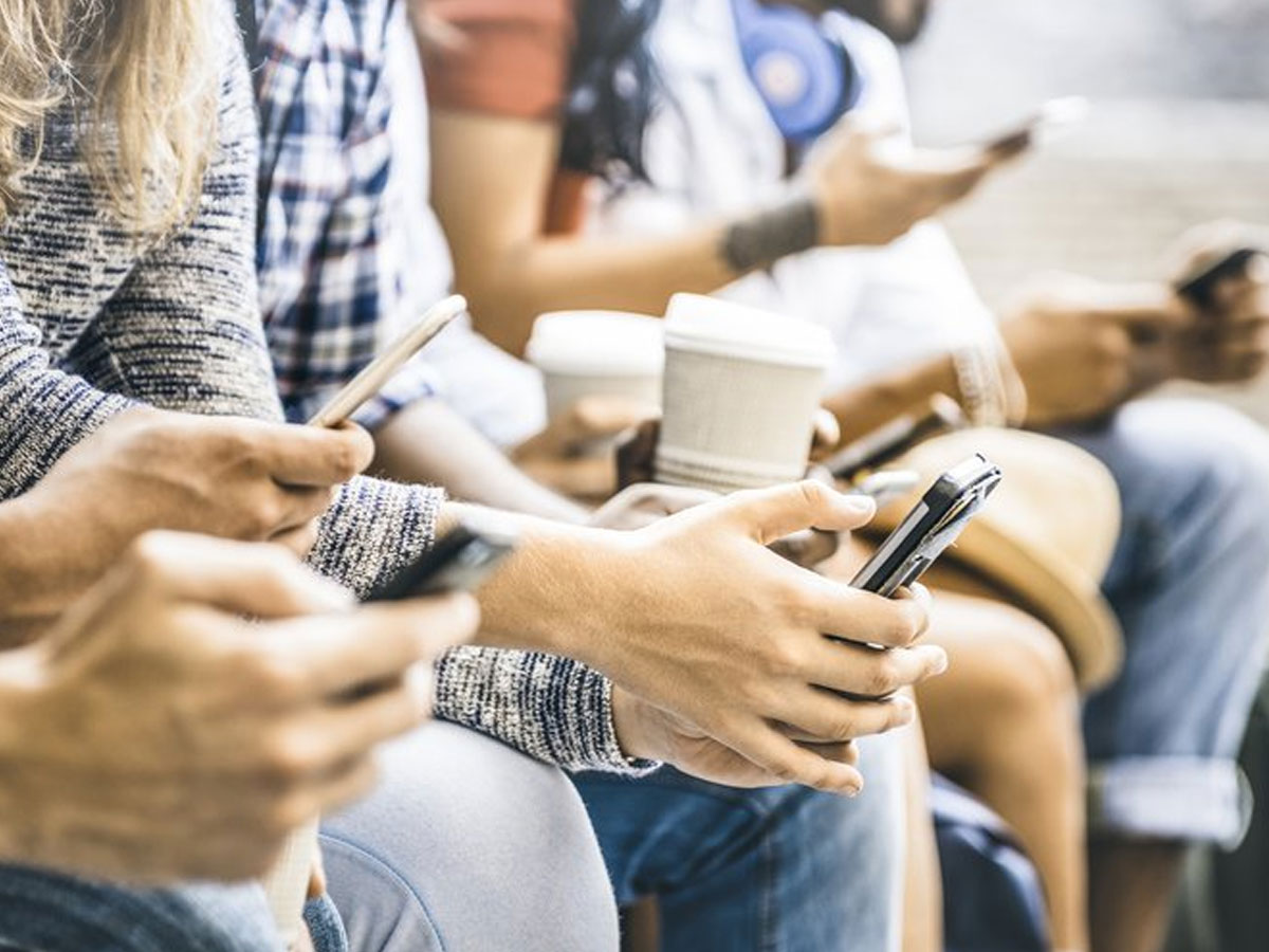 భారత్​లో స్మార్ట్​ఫోన్ల​ సంఖ్య చూస్తే.. షాక్ అవ్వాల్సిందే!