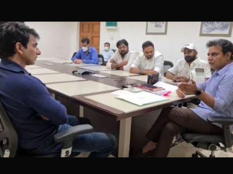 మంత్రి కేటీఆర్‌ను కలిసిన సోనూసూద్