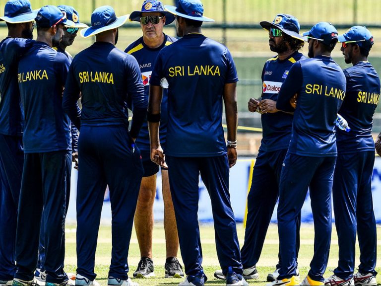 శ్రీలంక క్రికెట్‌ బోర్డుకి షాకిచ్చిన ఆటగాళ్లు…