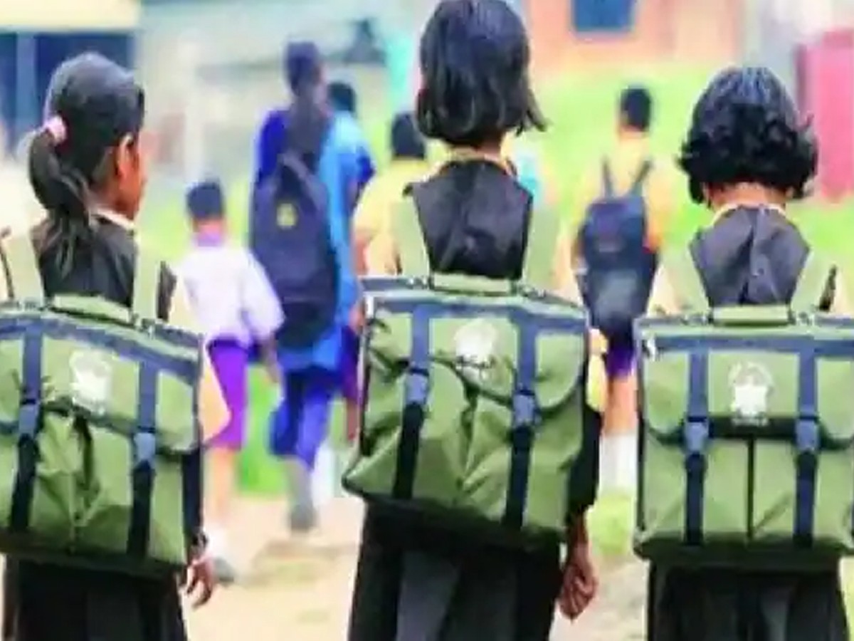 ఫీజుల కోసం తల్లిదండ్రులపై స్కూళ్ళు ఒత్తిడి…