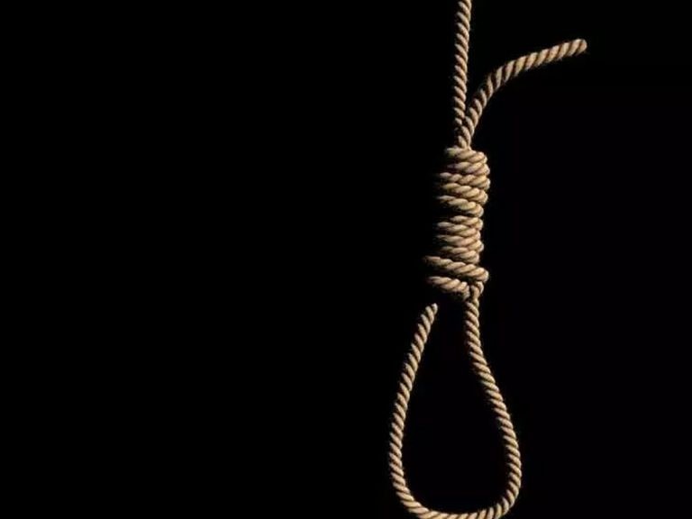 కరోనాతో ప్రియురాలు మృతి.. ప్రియుడి ఆత్మహత్య