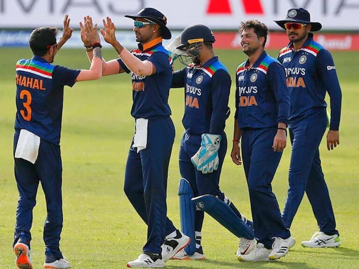 టాస్‌ గెలిచి బ్యాటింగ్‌ ఎంచుకున్న శ్రీలంక..