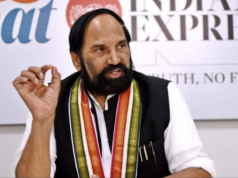 సీఎం కేసీఆర్ ఫోన్ ట్యాపింగ్ చేయిస్తున్నాడు: ఉత్తమ్