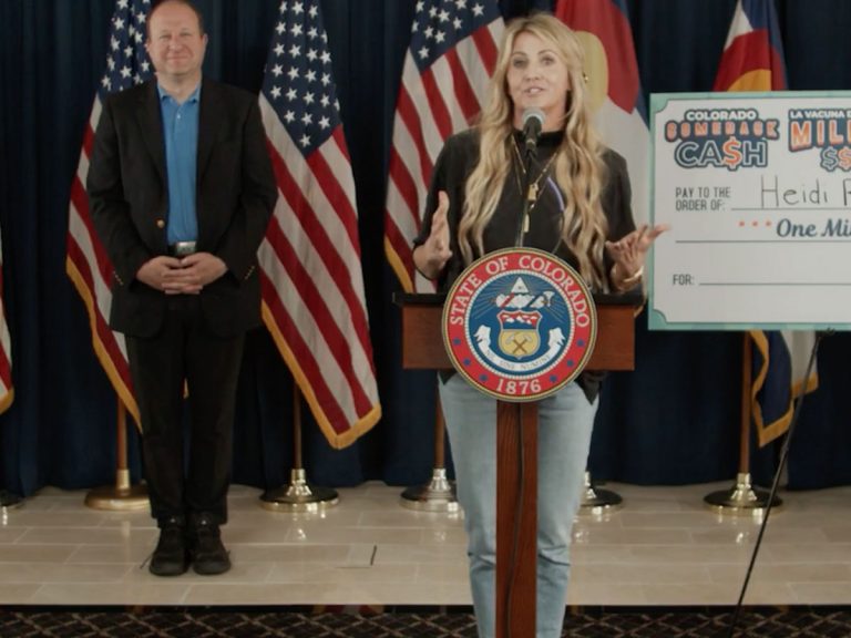 అదృష్టమంటే ఆ అమ్మాయిదే.. వ్యాక్సిన్​ లాటరీలో 7.45 కోట్లు!