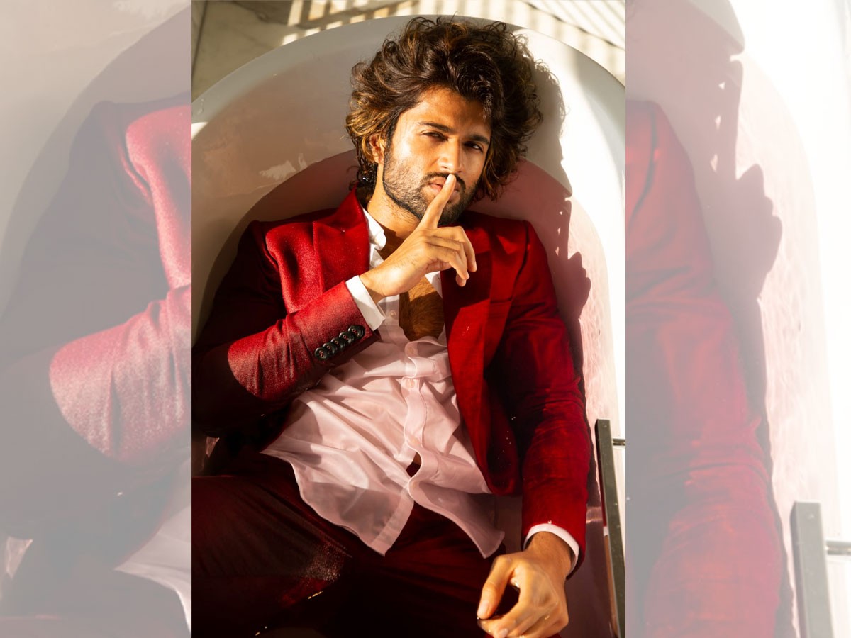 ఎఫ్బీ లో విజయ్ దేవరకొండ వెంట కోటి మంది!