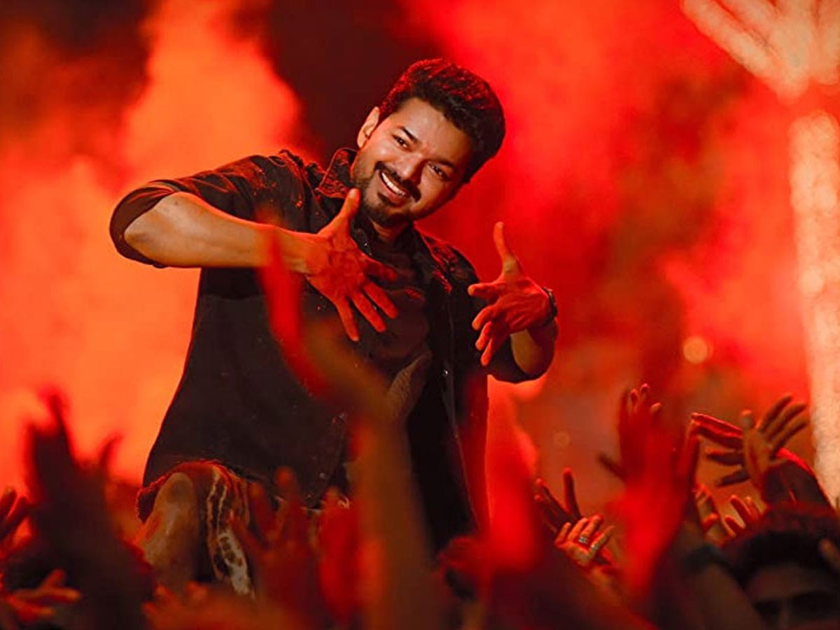 బాలుడి తలకు గాయం.. సినిమా చూపించి వైద్యం