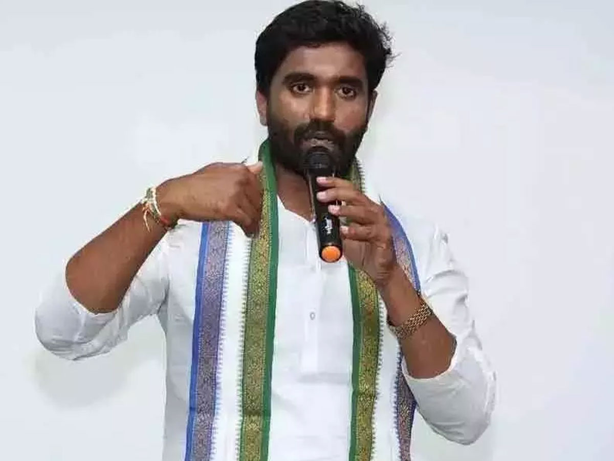 వారం రోజుల్లోనే ఎంపీ రఘురామకు నోటీసులు