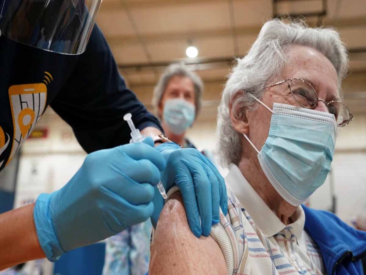 ఆ దేశంలో స‌గం మంది జ‌నాభాకు వ్యాక్సినేష‌న్ పూర్తి…