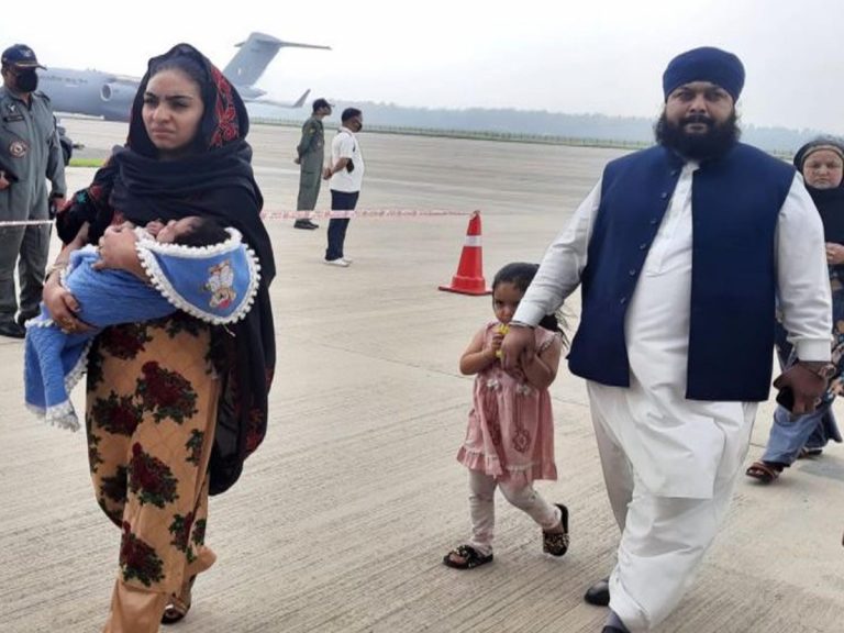 కంట‌త‌డిపెట్టిన ఆఫ్ఘ‌న్ ఎంపీ… 20 ఏళ్ల క‌ష్టం…