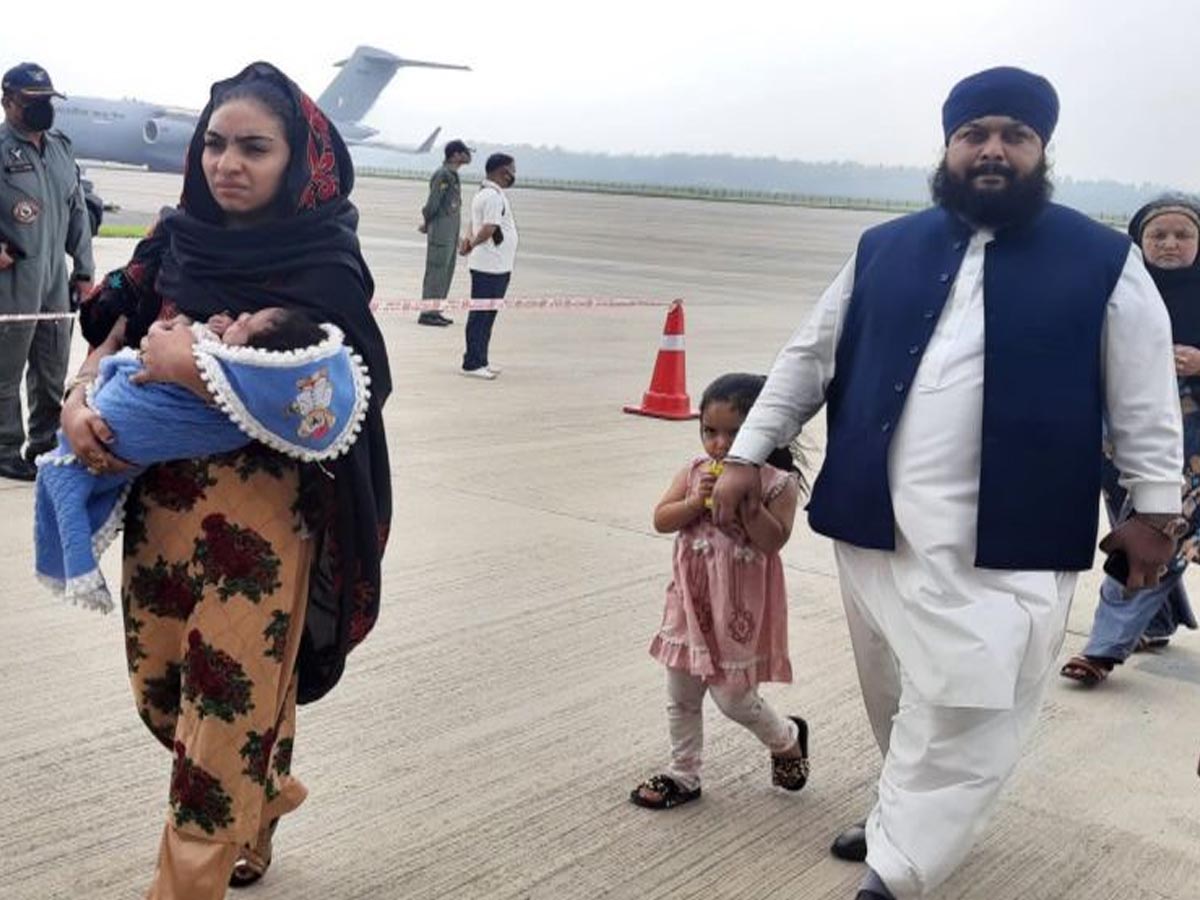 కంట‌త‌డిపెట్టిన ఆఫ్ఘ‌న్ ఎంపీ… 20 ఏళ్ల క‌ష్టం…