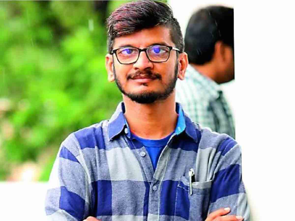 లిరిసిస్ట్ అనంత శ్రీరామ్ పై కేసు నమోదు