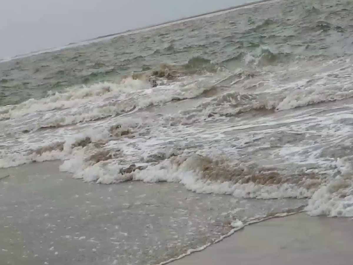 అంత‌ర్వేదిలో అల్ల‌క‌ల్లోలంగా స‌ముద్రం…దుకాణాలు నేల‌మ‌ట్టం…