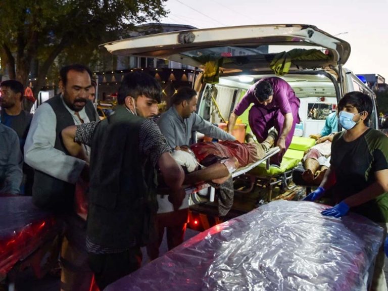 రక్తసిక్తంగా మారిన కాబూల్ ఎయిర్ పోర్ట్..