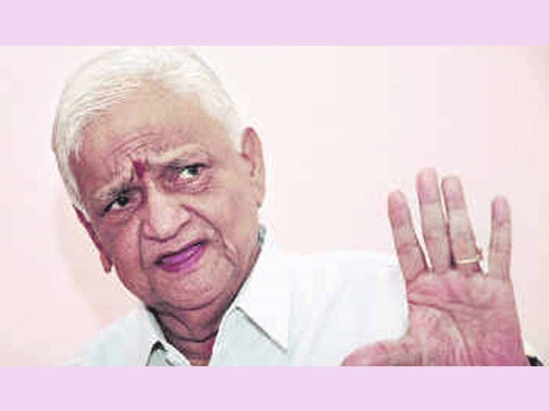 కితకితలు పెట్టిన పద్మనాభం పకపకలు