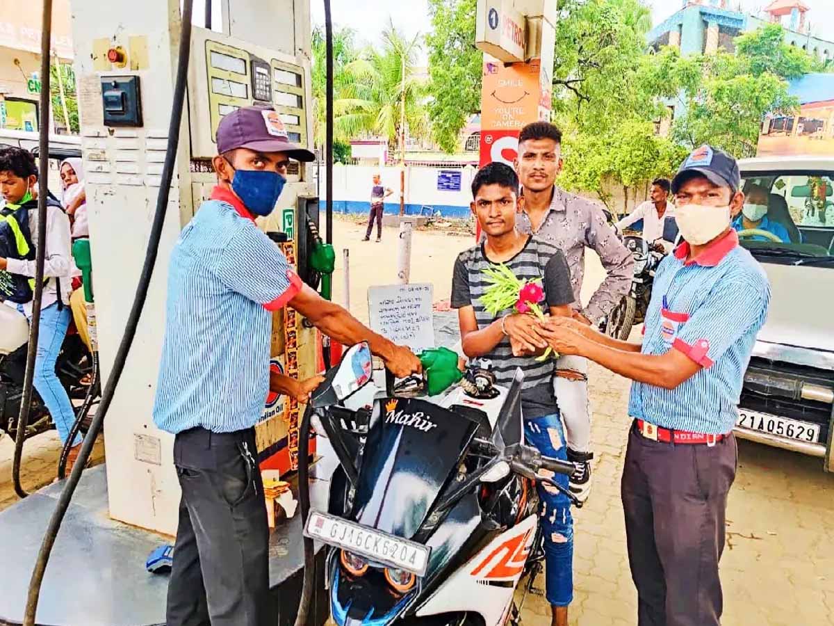 మీ పేరులో నీర‌జ్ ఉంటే… పెట్రోల్ ఫ్రీ…