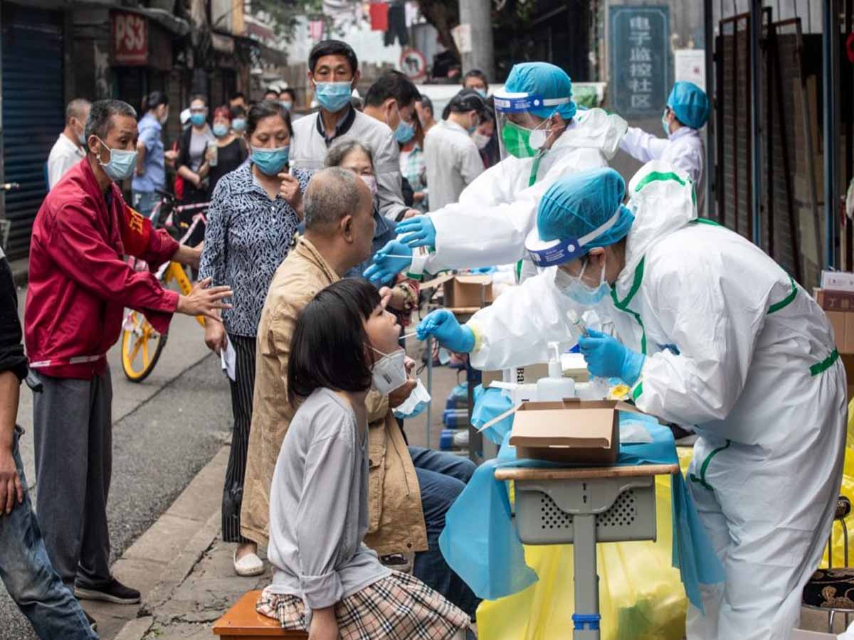 వూహాన్‌లో క‌రోనా క‌ల‌క‌లం:  ప్ర‌జలంద‌రికీ మళ్లీ టెస్టులు…