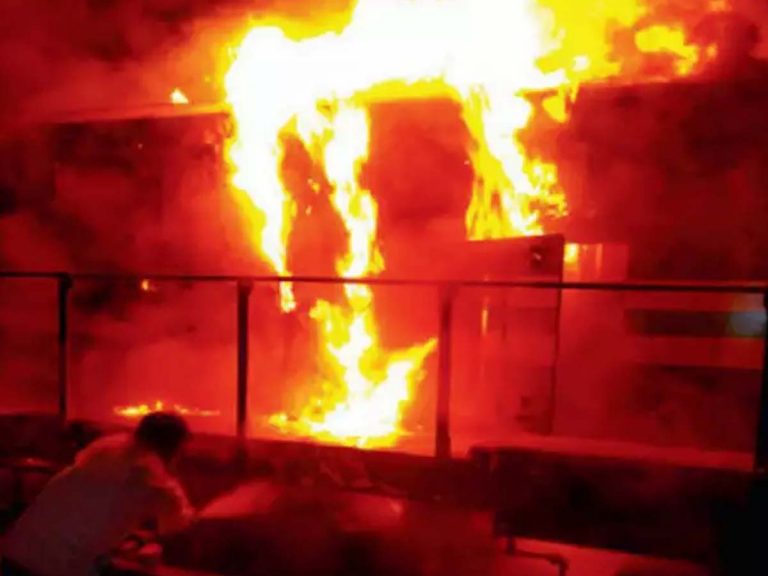 కర్నూలులో వింత సంఘటన‌… వ‌ర‌స‌గా మూడు ఇళ్లలో మంటలు… ఆర్పేందుకు ప్రయత్నిస్తే…