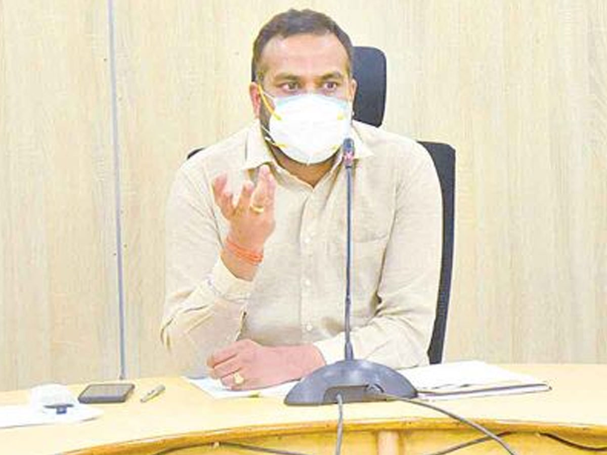 దళిత బంధుపై కరీంనగర్ కలెక్టర్ కీలక వ్యాఖ్యలు…