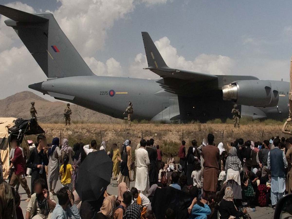 కాబూల్ ఎయిర్‌పోర్టులో దార‌ణ పరిస్థితులు… లీటర్ వాటర్ బాటిల్ ఎంతో తెలుసా?