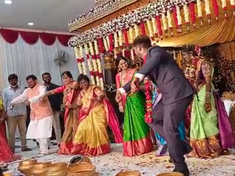 బుల్లెట్ బండి సాంగ్: ఎంపీ మాలోత్ కవిత డాన్స్ వైరల్