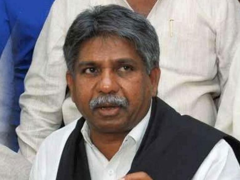 జారిపడ్డ మందకృష్ణ… ఆస్పత్రికి తరలింపు