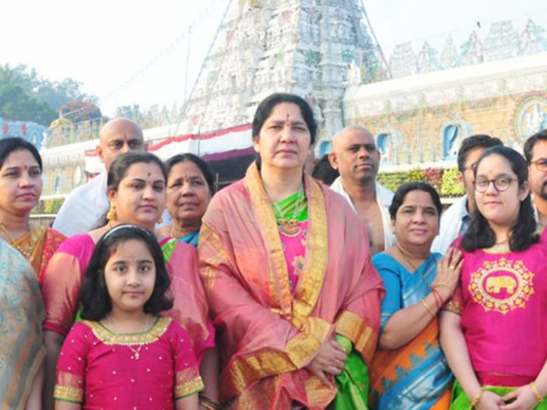 తిరుమల శ్రీవారిని దర్శించుకున్న మంత్రి సత్యవతి రాథోడ్…