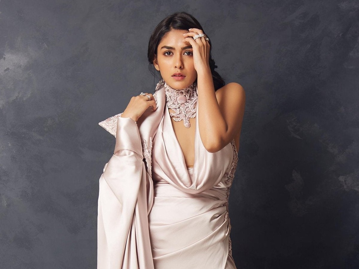 దుల్కర్ సల్మాన్ “సీత” ఇంత హాట్ గానా !!