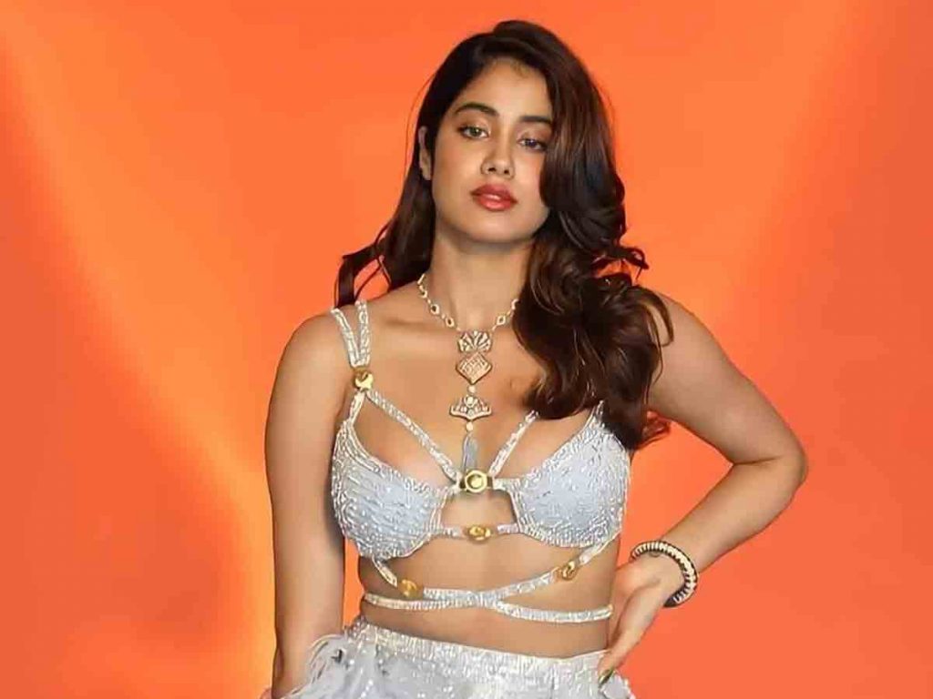 Janvi Kapoor Bold Photo shoot Goes Viral