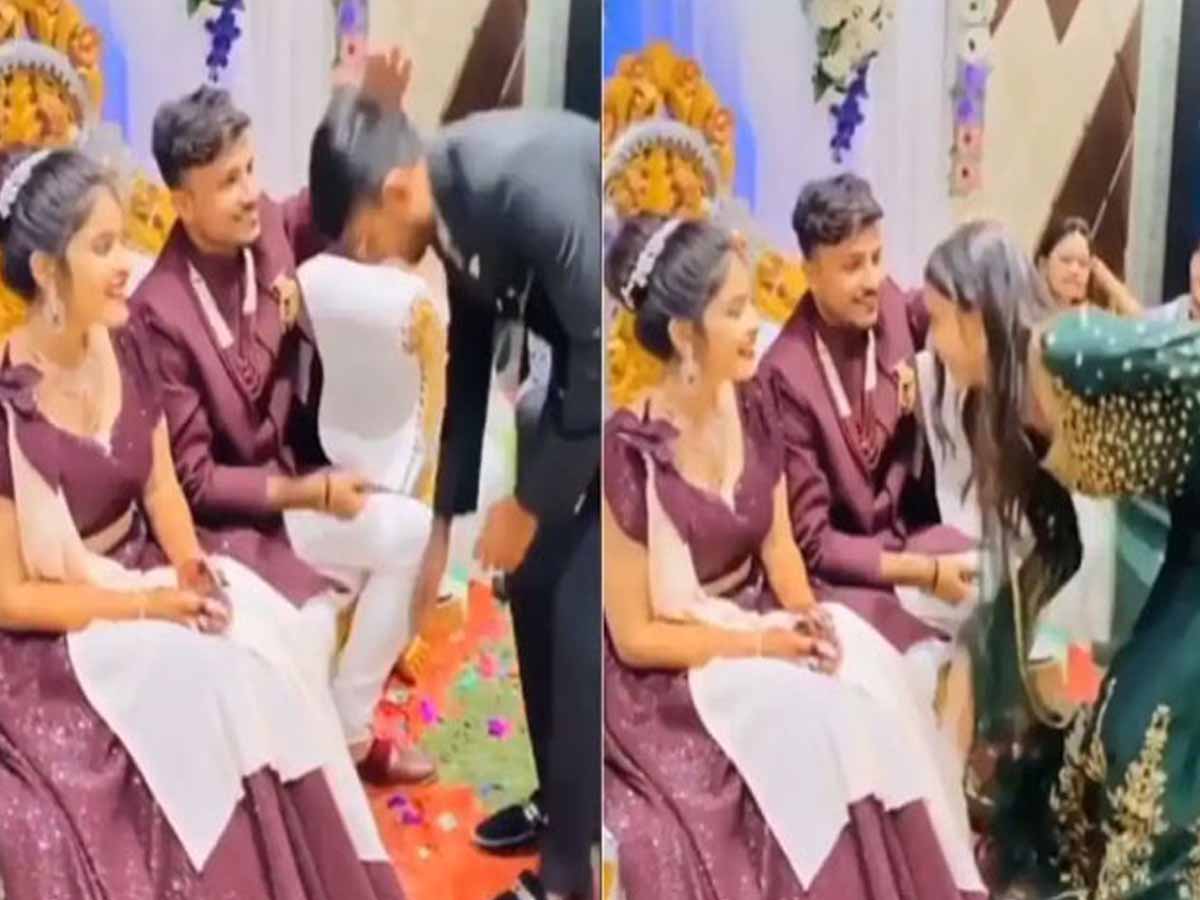 వైర‌ల్‌:  పెళ్లికొడుకు చేతిలో చిల్ల‌ర‌…కాళ్ల‌కు దండాలు…