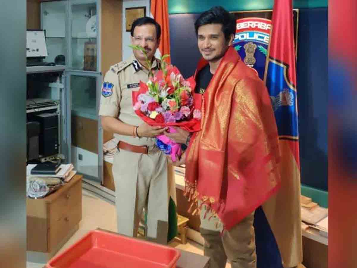 యంగ్ హీరో నిఖిల్ కు కమిషనర్ ప్రశంసలు