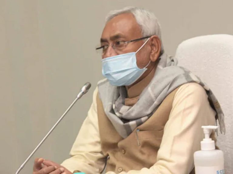 సీఎంపై ఎమ్మెల్యే సంచలన ఆరోపణలు.. ఆయన గంజాయి తాగుతారు..!