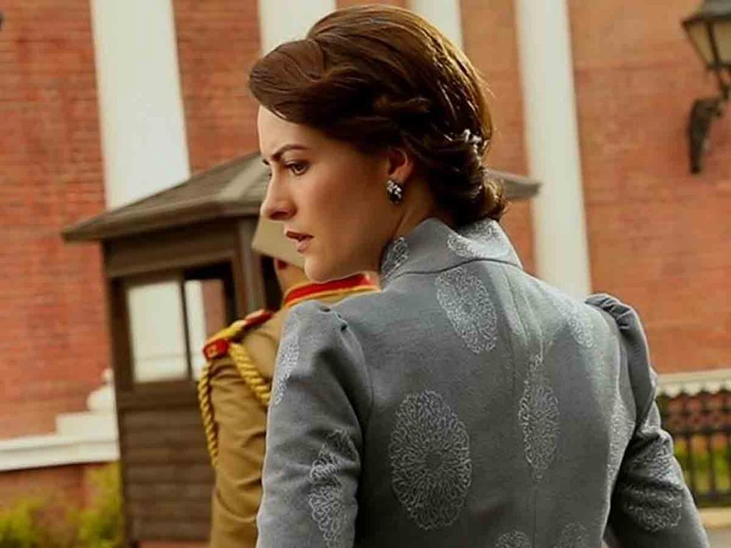 Olivia Morris shares a pic from RRR Sets Ukraine