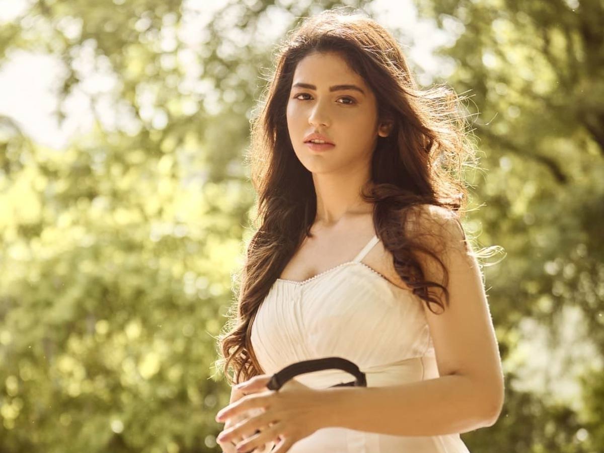 విజయ్ దేవరకొండ హీరోయిన్ డ్రీం గర్ల్ లుక్