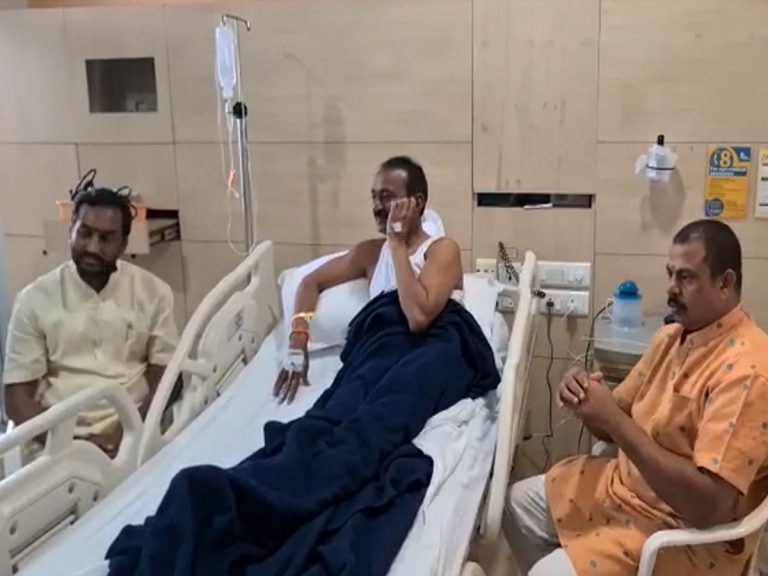 ఈటలకు రాజాసింగ్‌, రఘునందన్‌ పరామర్శ.. మళ్లీ పాదయాత్ర..!