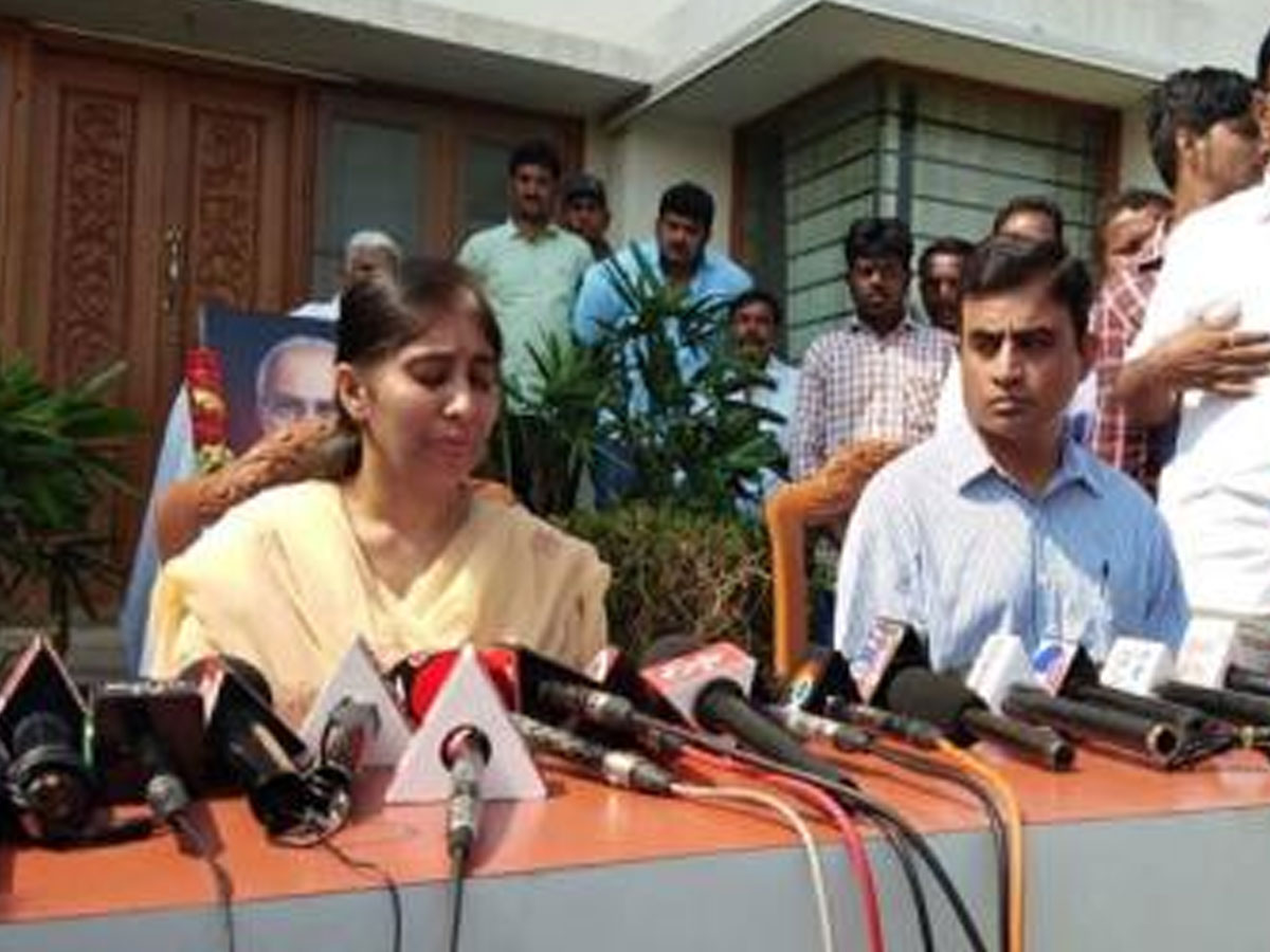 వైఎస్‌ వివేకా హత్య కేసు.. సీబీఐని కలిసిన వివేకా కుమార్తె సునీత