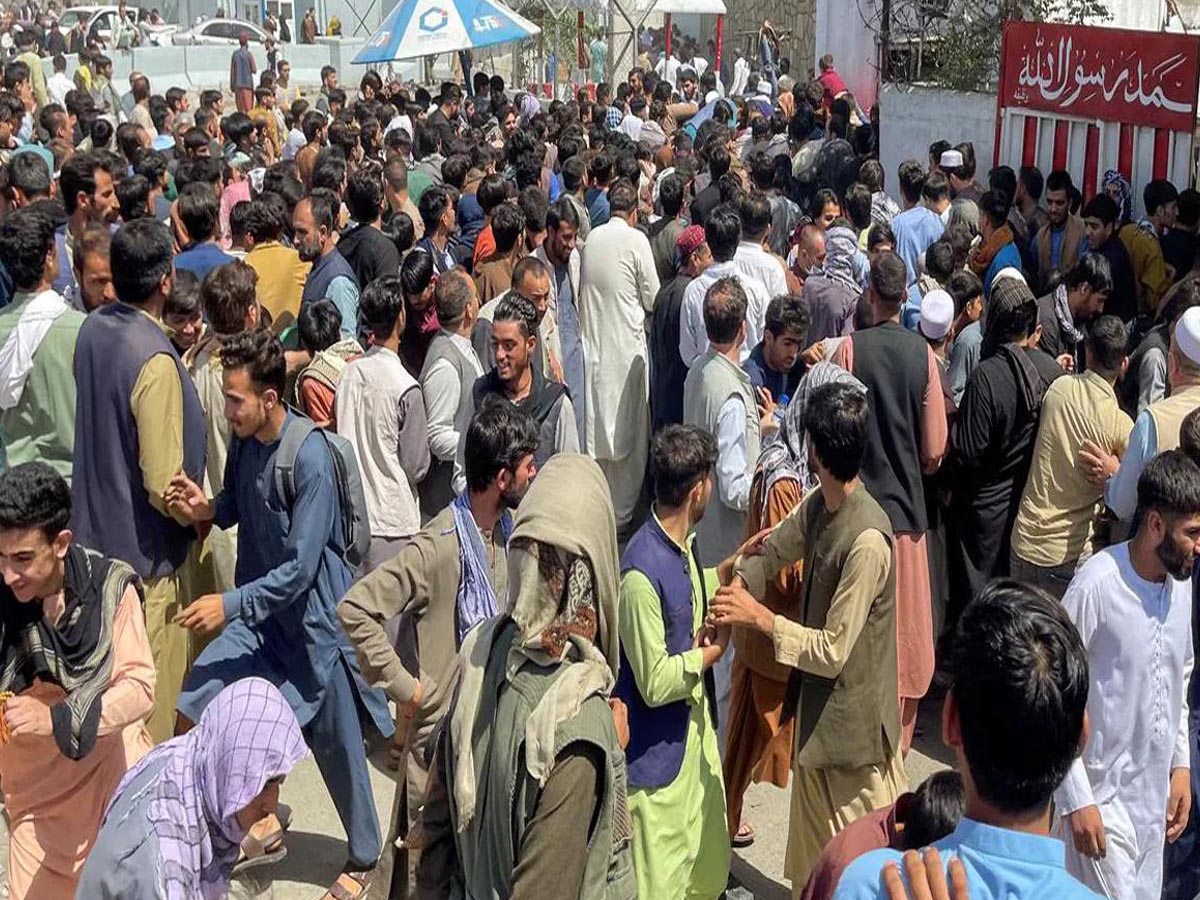 కాబూల్ విమానాశ్ర‌యం వ‌ద్ద మ‌ళ్లీ ఉద్రిక్త‌త‌…కాల్పులు… ఏడుగురు మృతి…