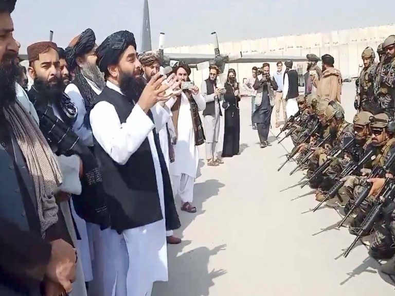 ఎయిర్‌పోర్ట్‌ను స్వాధీనం చేసుకున్న తాలిబ‌న్లు…పాలనపై మరోసారి అవే సంచలన వ్యాఖ్యలు…