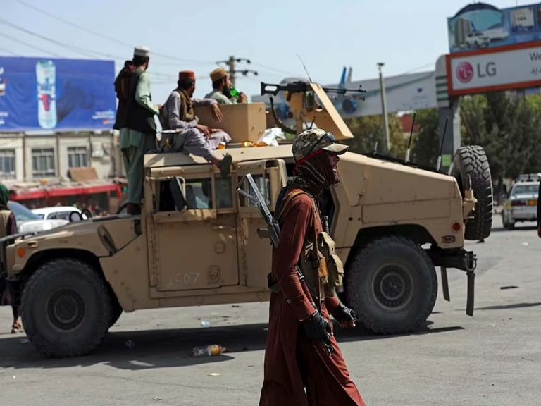 మొద‌లైన ఆరాచ‌క పాల‌న‌: ఇంటింటిని గాలిస్తున్న తాలిబ‌న్లు…