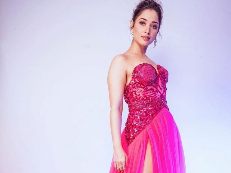 పిక్స్  : బాడీకాన్ డ్రెస్ లో తమన్నా అదిరిపోయింది!