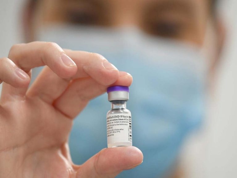 మూడో డోసుకు ఆ దేశం గ్రీన్ సిగ్న‌ల్‌…