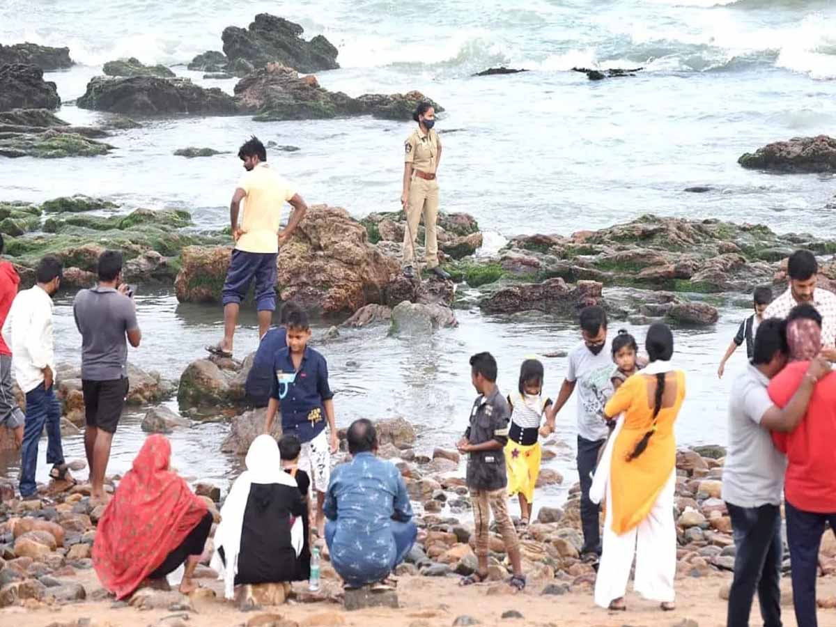 AP: రంపచోడవరం ఏజెన్సీ ప్రాంతంలో పర్యాటకుల సందడి..